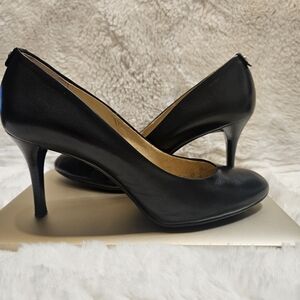 ​Michael Kors Flex Black Leather Round Toe Pumps - Size 8.5